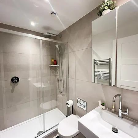 Modern Studio Apartments & 3Bedroom Flat With Pvt Balcony Steps From Regent'S Park London Exterior photo