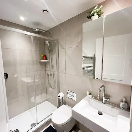 Modern Studio Apartments & 3Bedroom Flat With Pvt Balcony Steps From Regent'S Park London Exterior photo