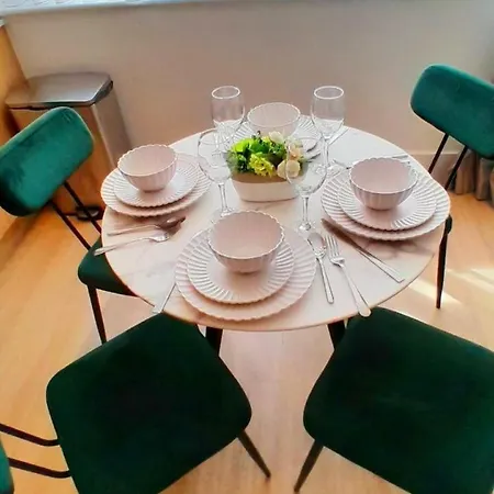 Modern Studio Apartments & 3Bedroom Flat With Pvt Balcony Steps From Regent'S Park London Exterior photo