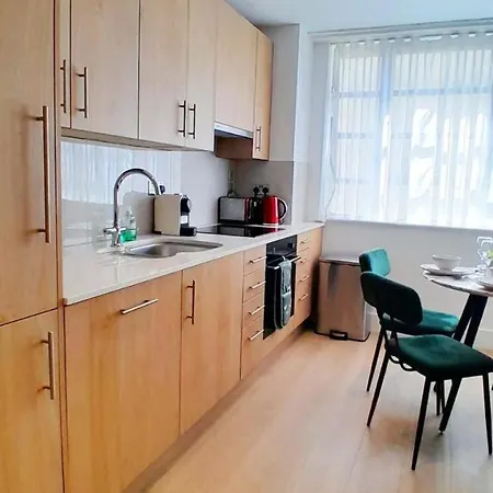 Modern Studio Apartments & 3Bedroom Flat With Pvt Balcony Steps From Regent'S Park London Exterior photo