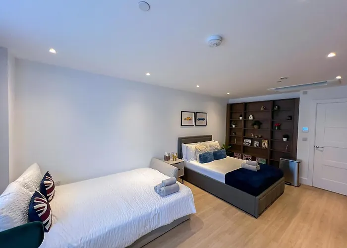 Modern Studio Apartments & 3Bedroom Flat With Pvt Balcony Steps From Regent\'S Park