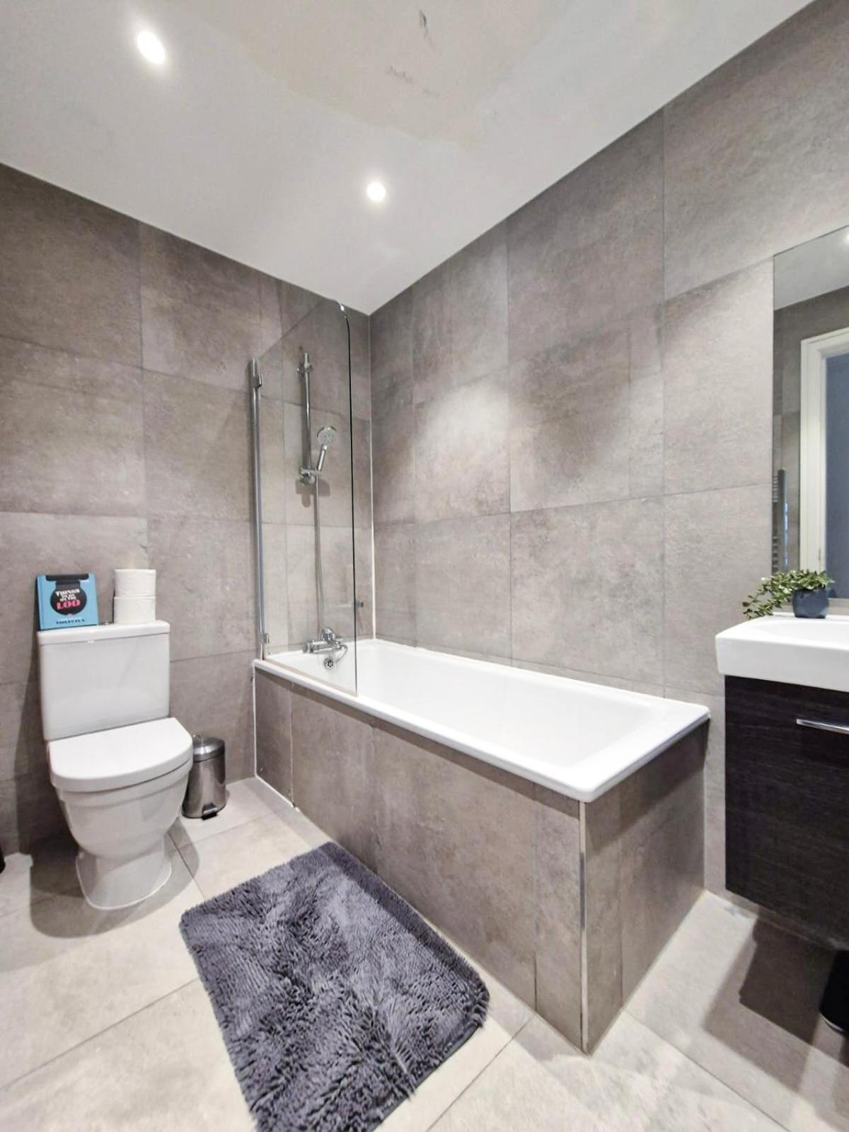 Modern & 3bedroom Flat With Pvt Balcony Steps From Regent's Park * Londra