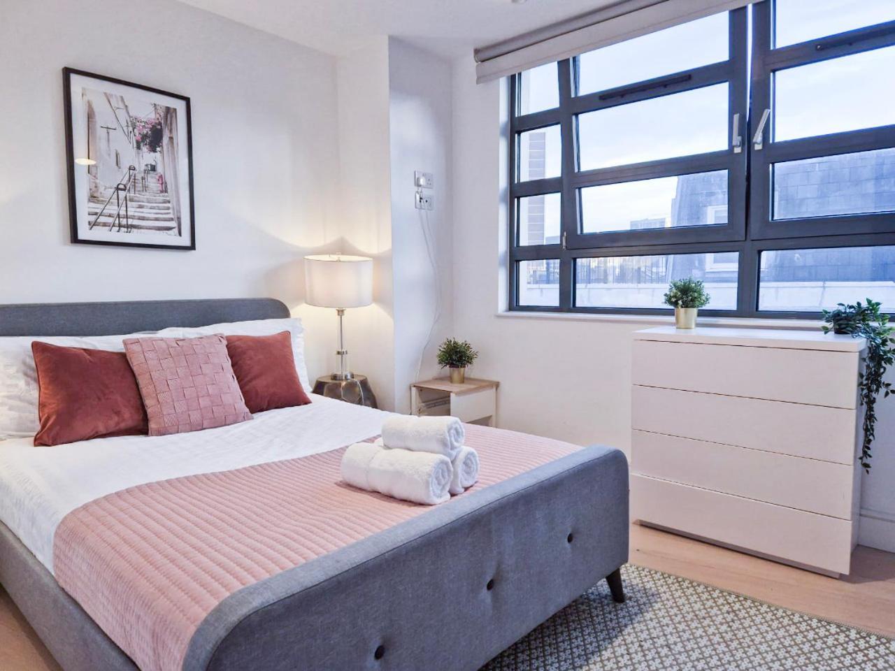 Modern & 3bedroom Flat With Pvt Balcony Steps From Regent's Park Appartamento *