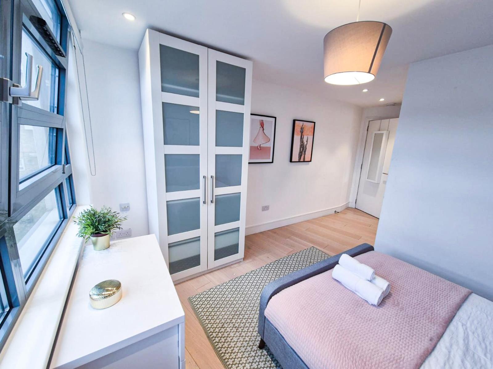 Modern & 3bedroom Flat With Pvt Balcony Steps From Regent's Park Appartamento Londra