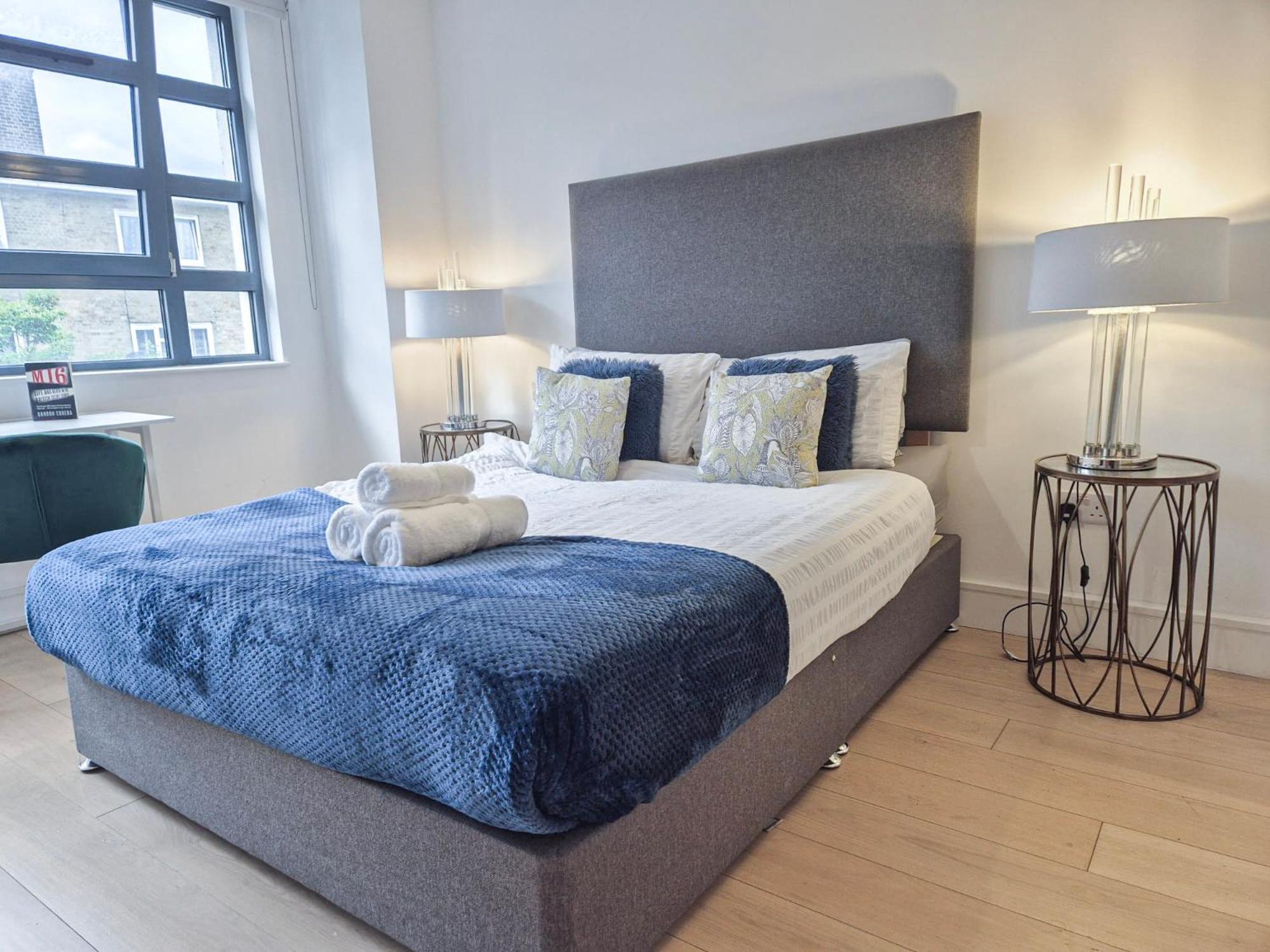 Modern & 3bedroom Flat With Pvt Balcony Steps From Regent's Park Appartamento