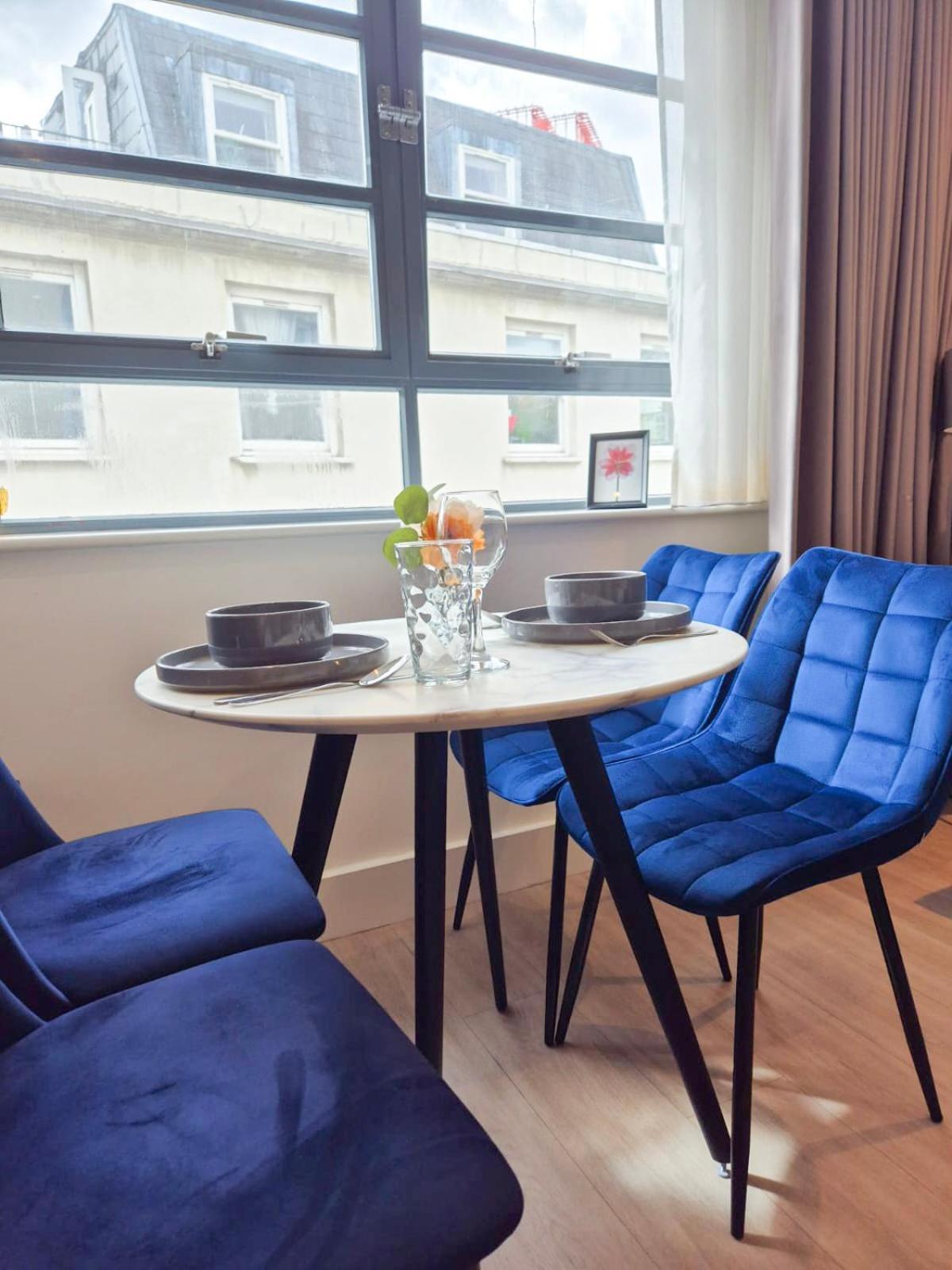 Modern & 3bedroom Flat With Pvt Balcony Steps From Regent's Park Appartamento *