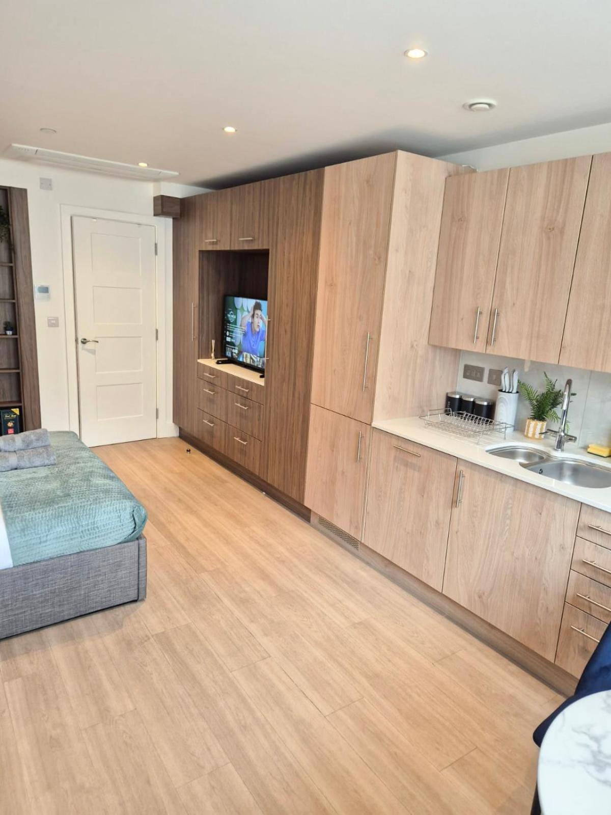 Appartamento Modern & 3bedroom Flat With Pvt Balcony Steps From Regent's Park *