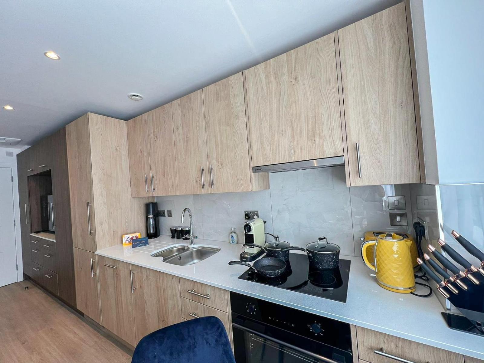 Appartamento Modern & 3bedroom Flat With Pvt Balcony Steps From Regent's Park Londra