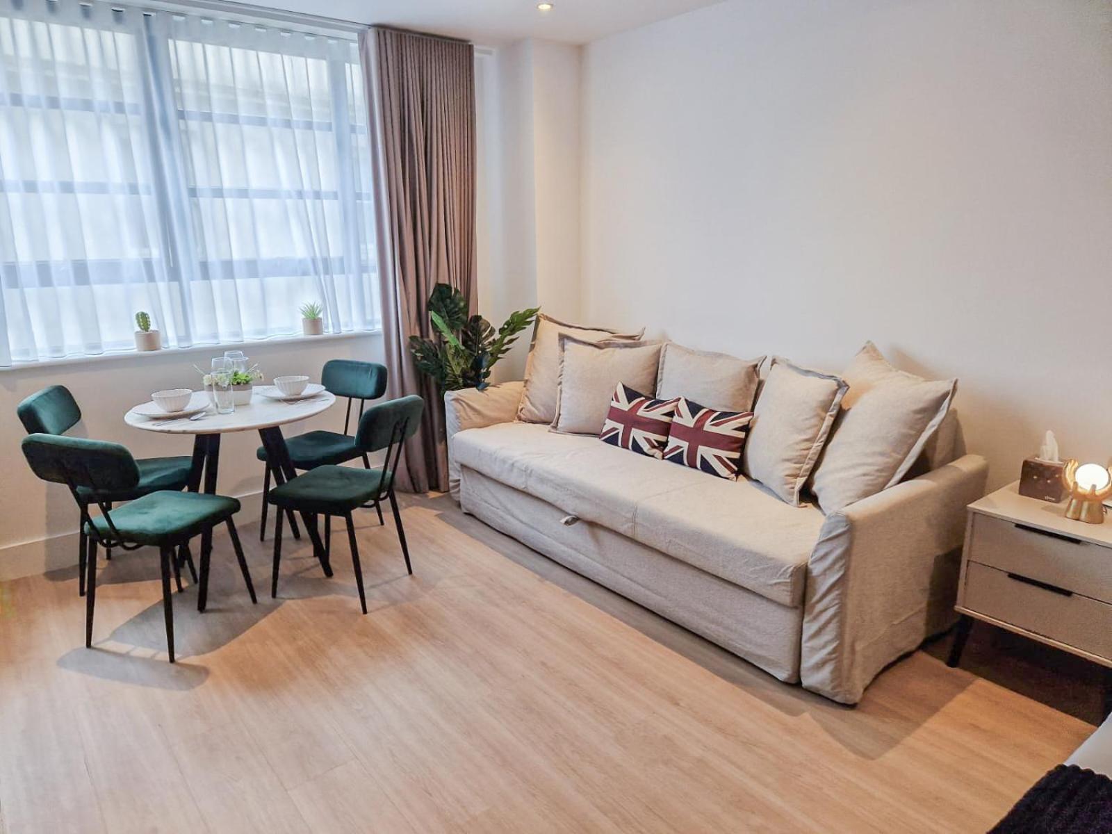 Modern & 3bedroom Flat With Pvt Balcony Steps From Regent's Park Appartamento