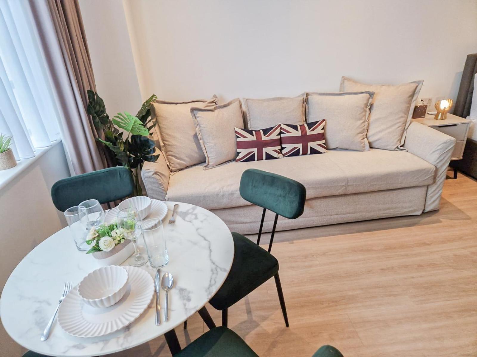 Modern & 3bedroom Flat With Pvt Balcony Steps From Regent's Park Appartamento