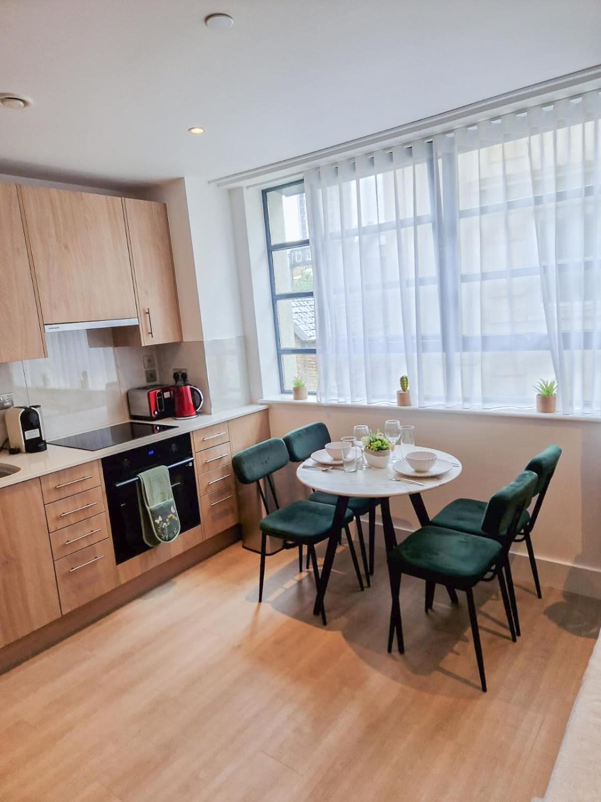 Modern & 3bedroom Flat With Pvt Balcony Steps From Regent's Park Appartamento Londra