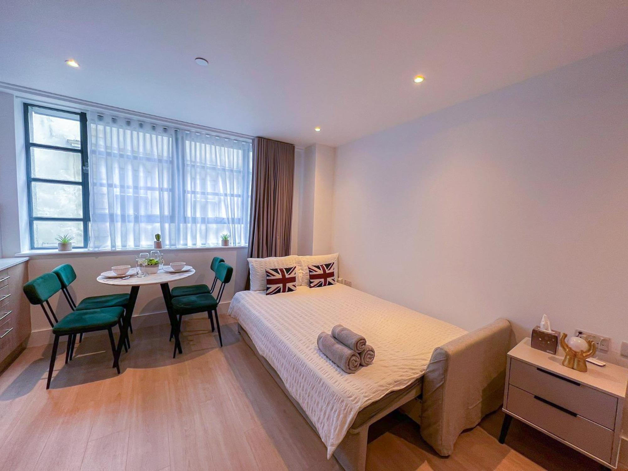Modern & 3bedroom Flat With Pvt Balcony Steps From Regent's Park Appartamento *