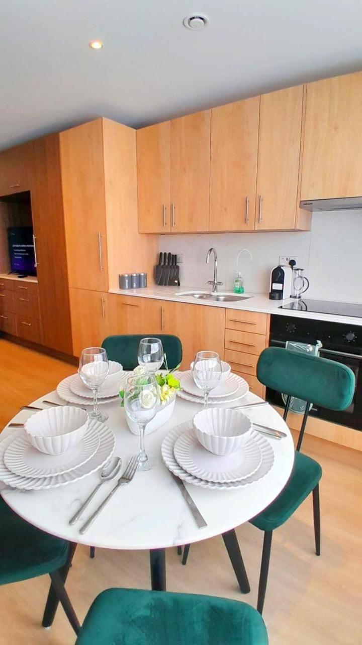 Modern & 3bedroom Flat With Pvt Balcony Steps From Regent's Park Apartment
