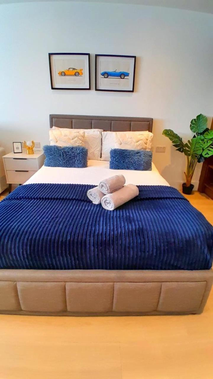 Modern & 3bedroom Flat With Pvt Balcony Steps From Regent's Park Appartamento