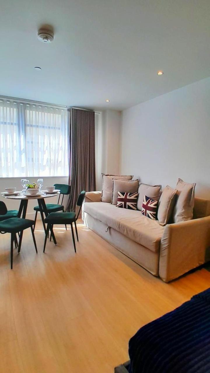 Modern & 3bedroom Flat With Pvt Balcony Steps From Regent's Park Londra