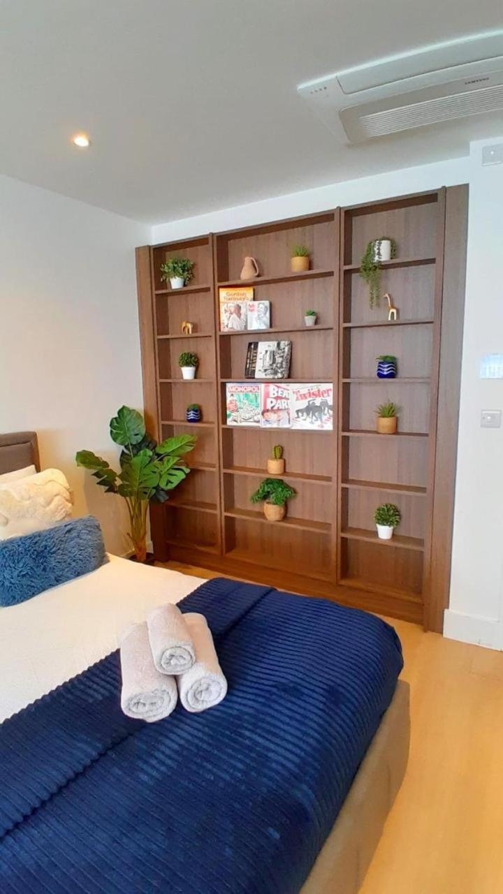 Modern & 3bedroom Flat With Pvt Balcony Steps From Regent's Park Appartamento