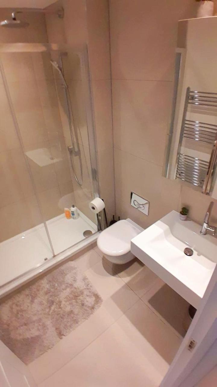 Modern & 3bedroom Flat With Pvt Balcony Steps From Regent's Park Appartamento *