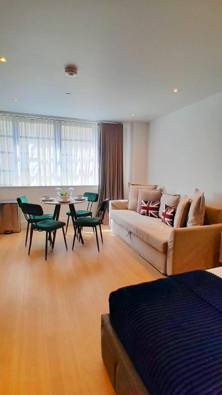 Apartment Modern & 3bedroom Flat With Pvt Balcony Steps From Regent's Park *