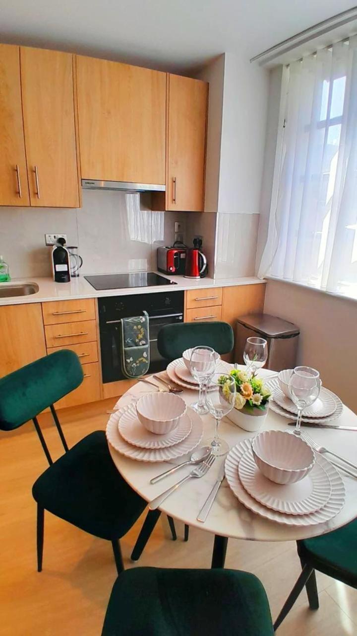 Modern & 3bedroom Flat With Pvt Balcony Steps From Regent's Park Appartamento *